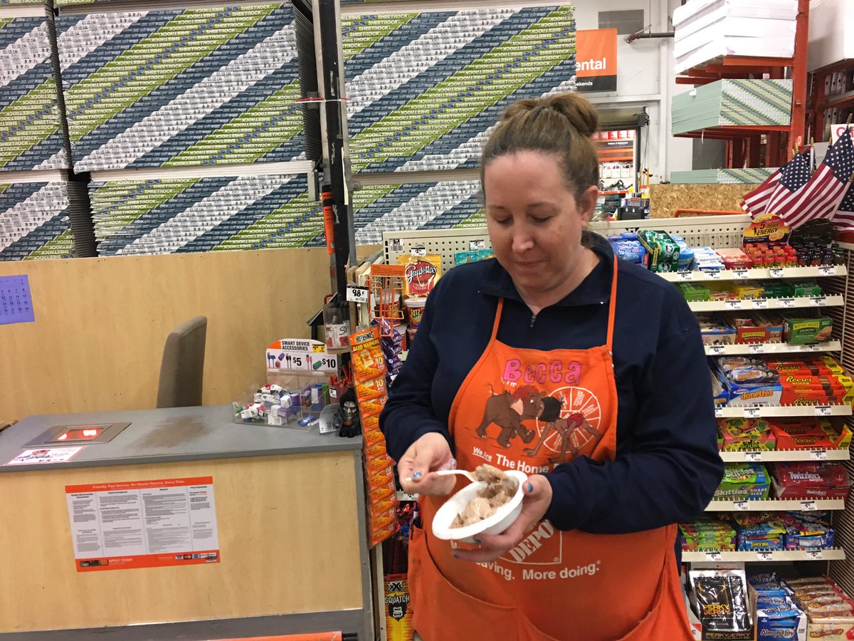 Thank U's &amp; IceCream 4 our Amazing Cashiers. We appreciate each 1 of you. #thenew4402 <a href="/D53_CAM/">D53_CAM</a> <a href="/Alvarez2Joe/">Joe Alvarez</a> @SavannahmLeeper @BrandonG_HD