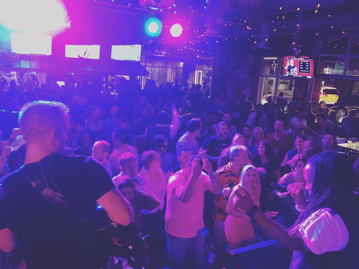 tinrooforlando's tweet image. The #party is here! Get to the Roof @LeonardBrosBand @I_Drive360 @SCENE @VenuSimple