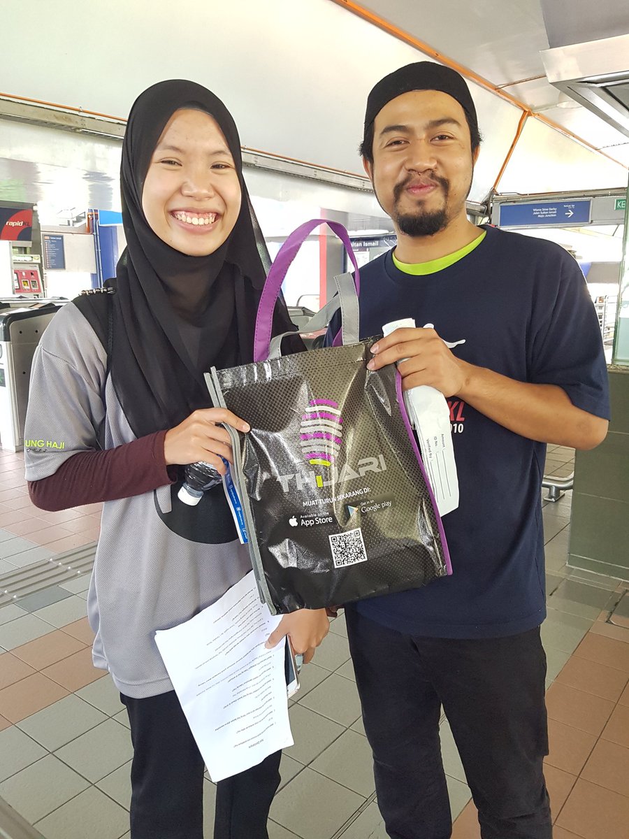 AisyahHasnan94's tweet photo. Abg baik hati tlg jawab soalan yeay!! #escapades #THiJariQA #PrasaranaRapidKL #dApp16 https://t.co/Xrd1Sf2pjN