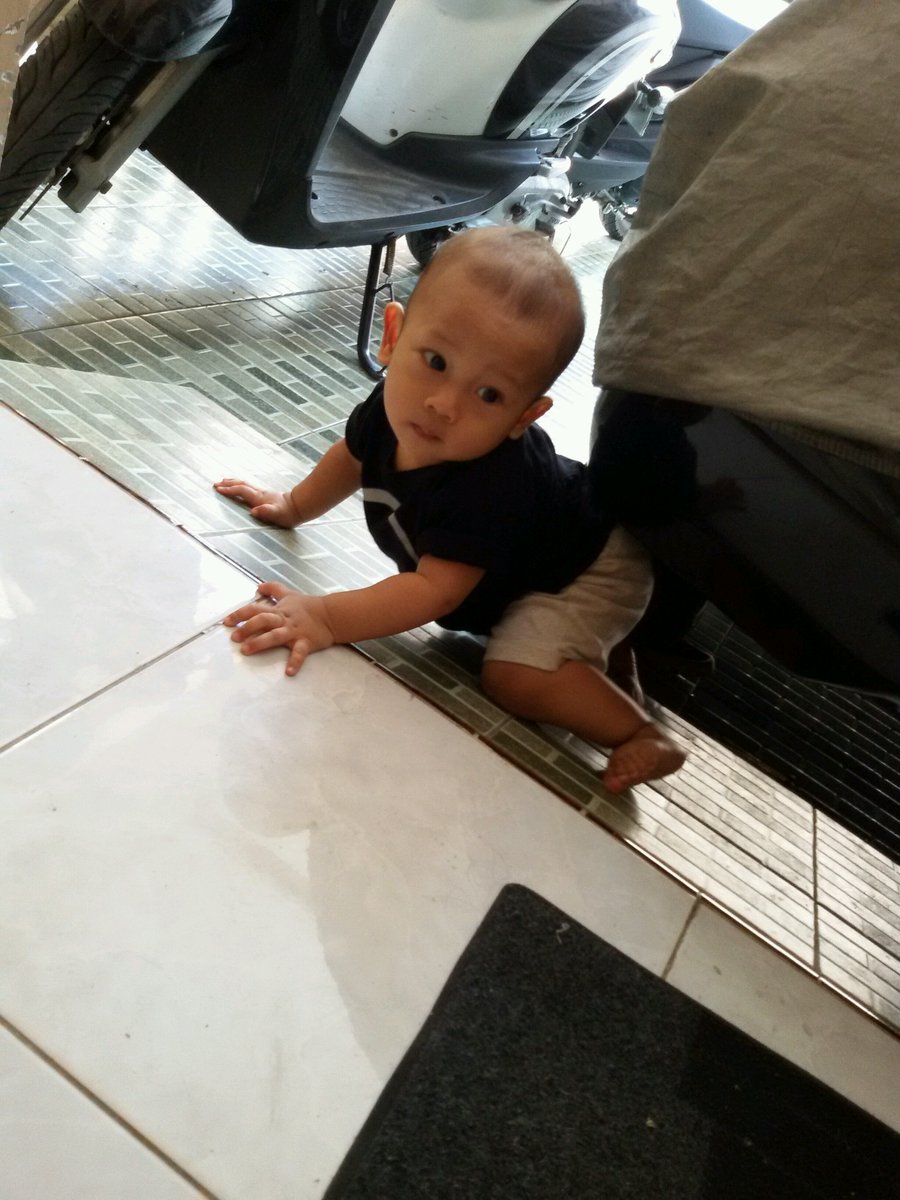 uphhii's tweet photo. Ada yg mau kabur 😅😅 (@ Pak Imam's Home in Gresik) https://t.co/zjo8zT4d32 https://t.co/jEKeLzUPgI