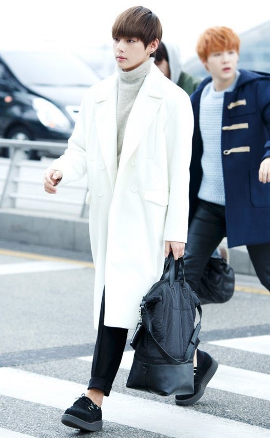 _s_r_n_o_n's tweet photo. 冬に近づくにつれて韓国の男性グループの私服（空港写真）が
ほんとうに素敵で絵になって
それを見るのが毎年楽しみで
仕方ないのはみんなも同じだと思う。 https://t.co/jJwNH7PP2g