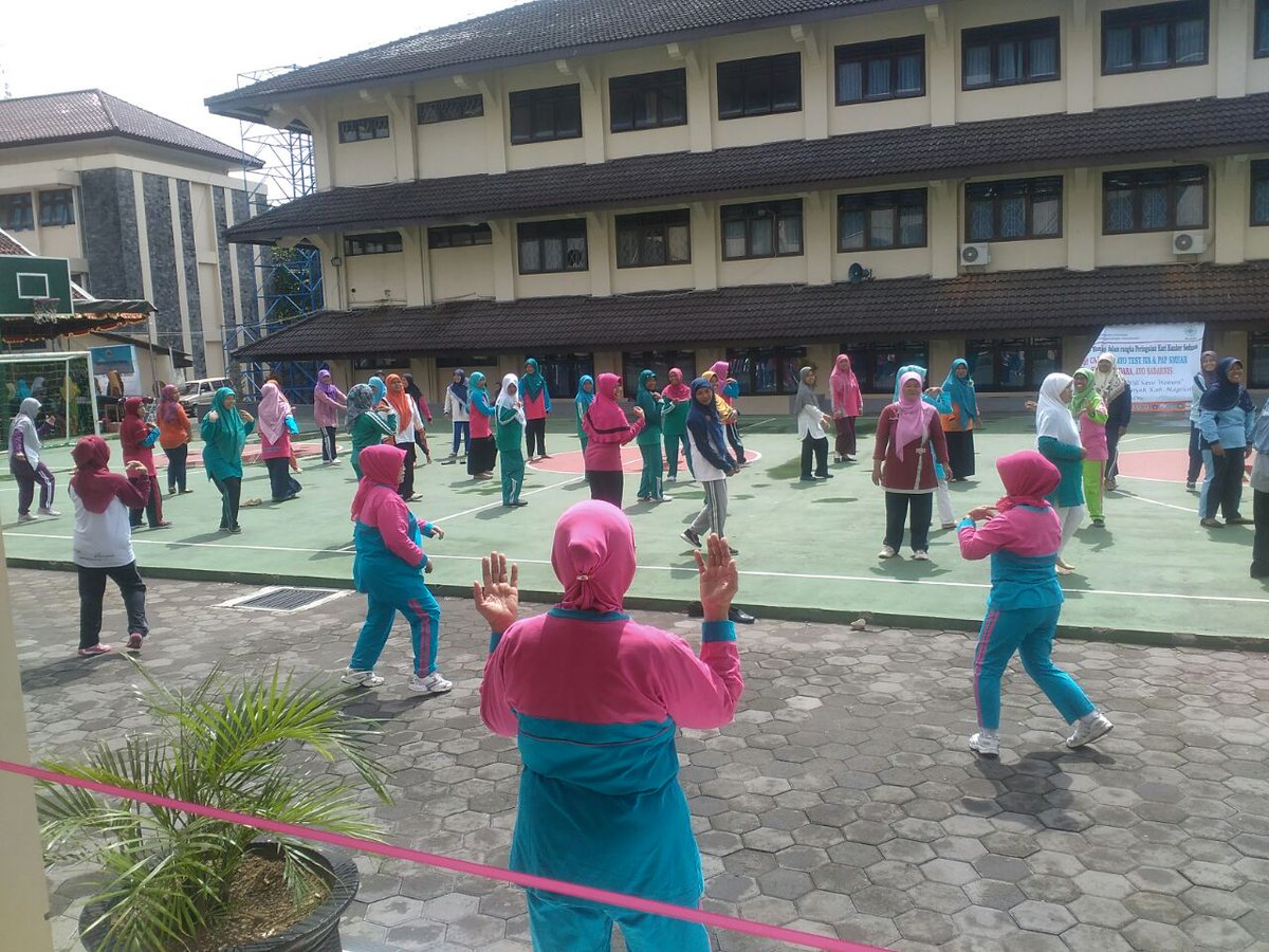 PPAisyiyah's tweet photo. Senam Sehat dan Tes IVA di #PinkBlueDay PDA Magelang
#GISI #GerakanInfaqSayangIbu https://t.co/ZuMPU8SfhW
