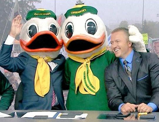 siracchapman's tweet photo. @DesmondHoward what is the missing link w/ @WinTheDay this year ? #Oregon #oregonducks #oregonfootball #howigameday #fasthardfinish https://t.co/rZ5inUweaU