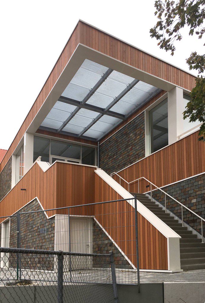 Trotse architect Synergieschool <a href="/Alfonsusschool/">Sint Alfonsusschool</a> Monumentale school en nieuwbouw geopend. @roermondnieuws