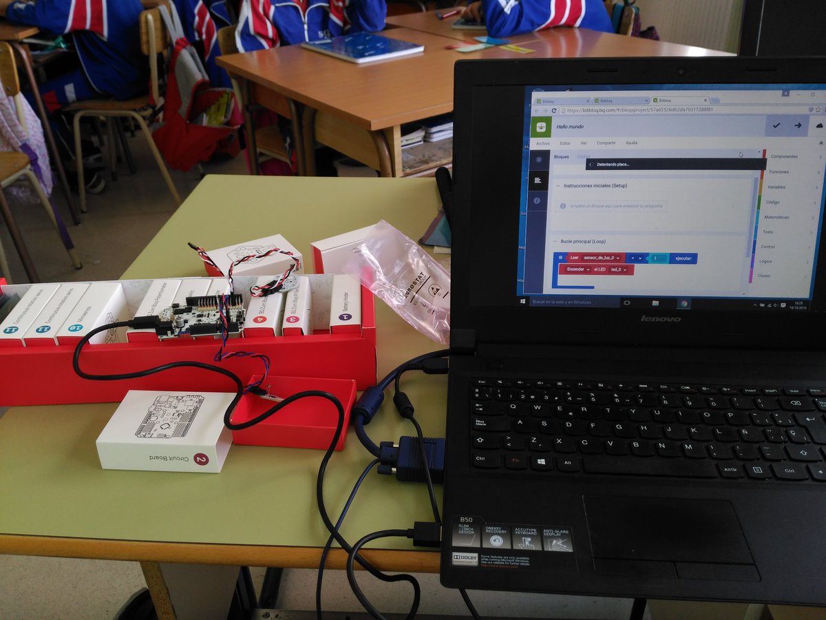 monkeyprofe's tweet image. Aplicación real en el aula de #sextoA en el @SanGabriel_MDR , primeros pasos enseñando #robótica en el aula. #bitbloq #bq