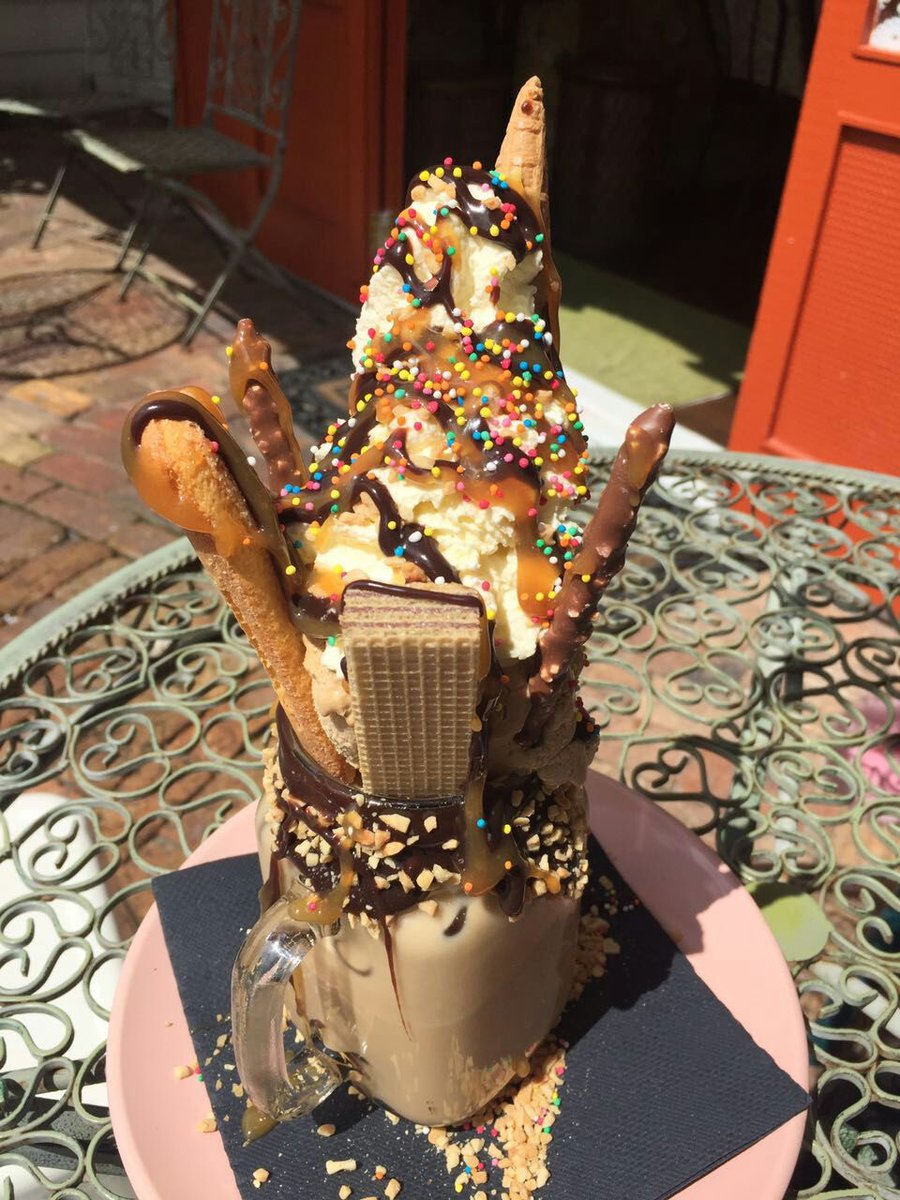 EvaCfs's tweet photo. This is super cool
#crunchtower #superoreo #nutella #icecoffee #spring2016 #Auckland https://t.co/uI6oojgOEI