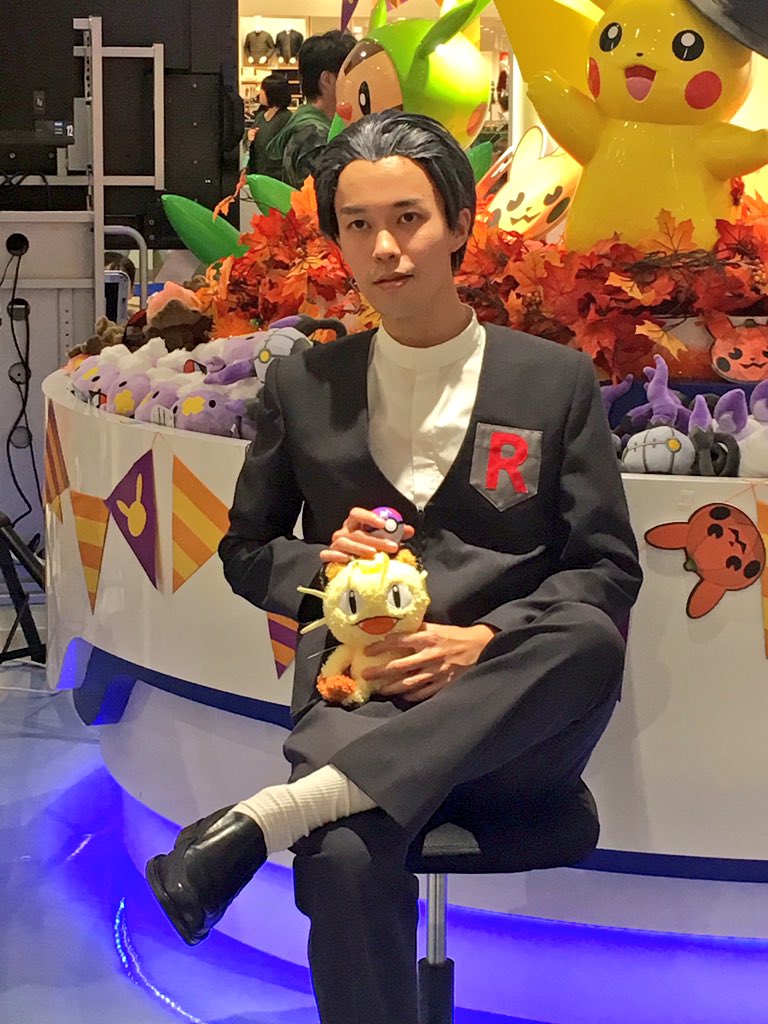 プラズマ団に占領されたポケモンセンターでゲーチスが ポケモンを解放しなさい と叫びながら倒れる事故が起きる Togetter