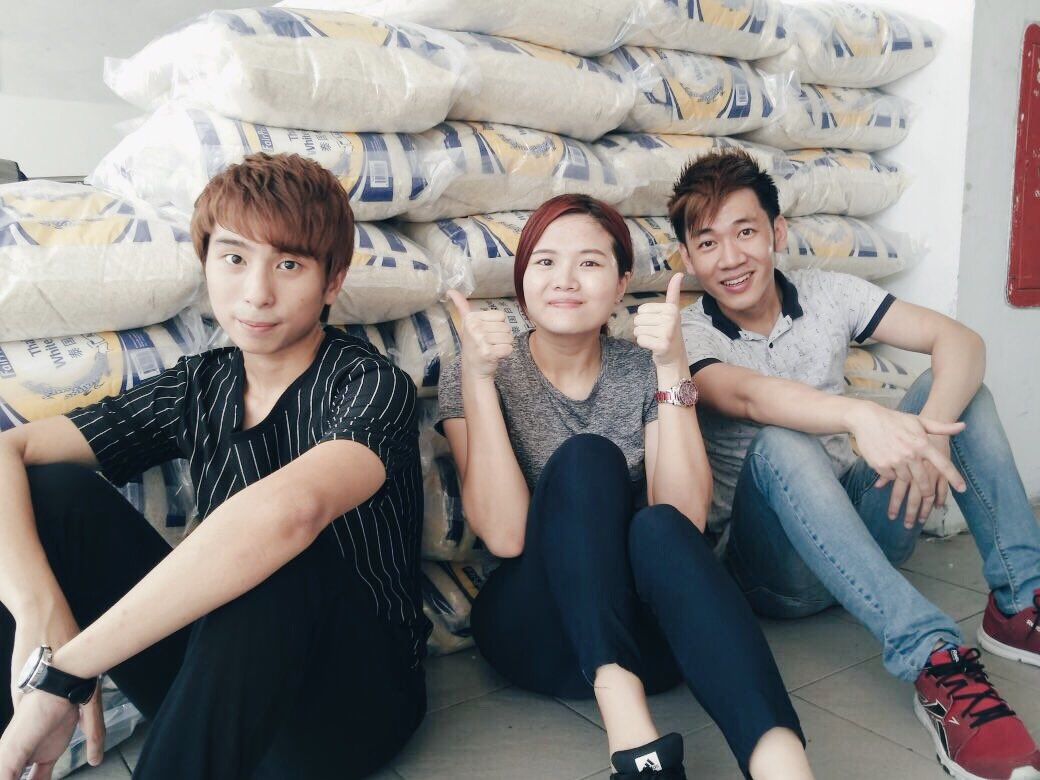 royalsingapore's tweet photo. 義工活動讓我們的星期六過得有意義且充實😊😊— #丘俊鑫 #LawrenceHiew

 #皇室娛樂 #RoyalEntertainment #好人好事 #GoodManGoodDeed #新加坡 #Singapore #ProjectAwareness
#A計畫 https://t.co/sKEVbIPok4