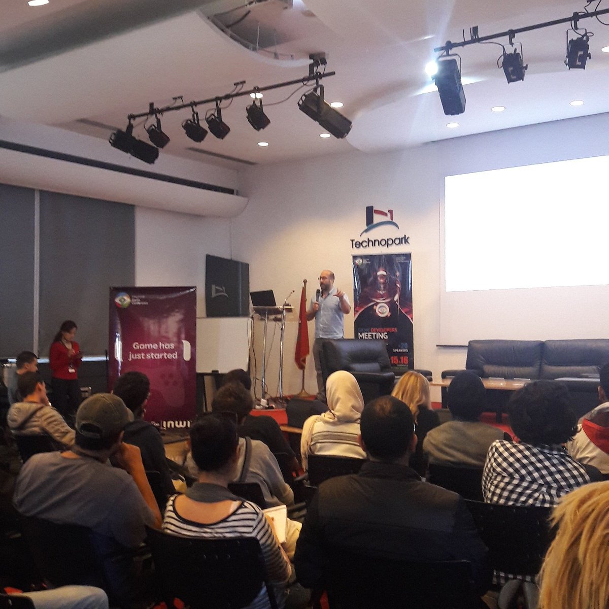 maghrebgame's tweet photo. "How to pitch your game" conference talk by @JasonDellaRocca at #MGC2016 ! #GameDev https://t.co/rSbwLrxdZW