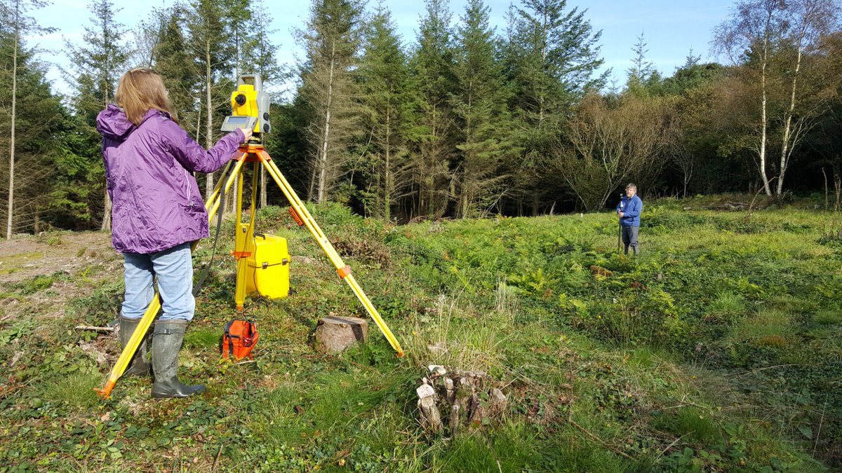 GPS survey at #Berry Castle #hillfort @https://twitter.com/DevonHistEnv <a href="/HistoricEngland/">Historic England</a>