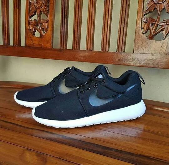Nike Rosherun 39-43 just 165k