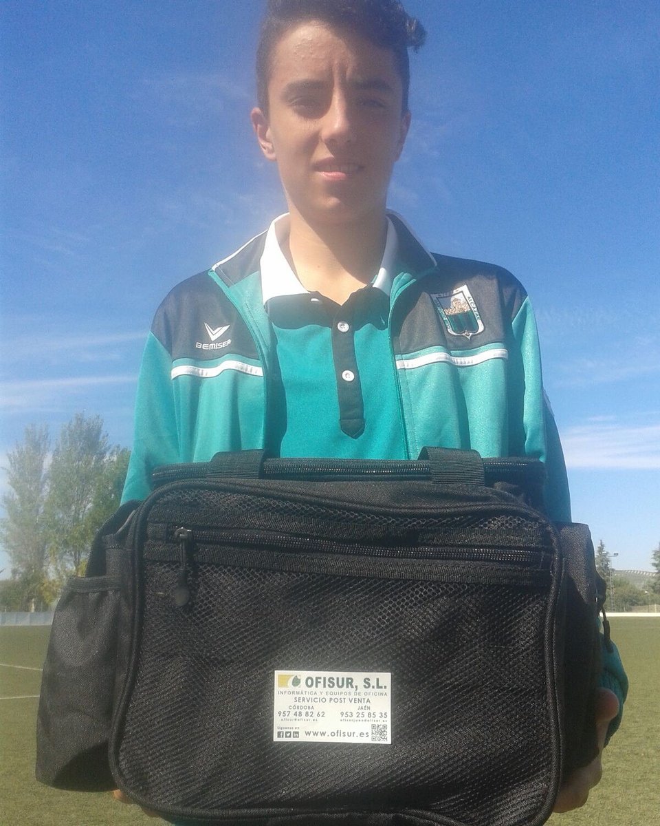 Capitán del Cadete A agradece la colaboración de Ofisur S.L. (Córdoba) con el Club Deportivo Alcázar  Gracias por colaborar con nosotros.