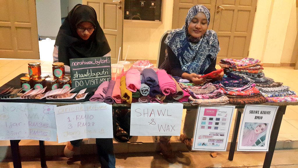 SambaZaba16's tweet photo. Shawlsbyputri! Shawl keknis ada! Rugi tak datang! Cantik2 tudung yang jual kat sini. Kat mana tuu?? 

#KPZ https://t.co/kmXHUT6shn
