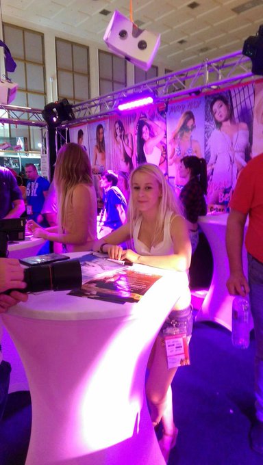 Eben ein Fanbild erhalten ;) Danke, schaut gerne mal vorbei #Venus2016 #Venus #SexyJenJen #Model #Webcamgirl<a href="/tag/model"class="tags"><span>#model</span></a><a href="/tag/webcamgirl"class="tags"><span>#webcamgirl</span></a><a href="/tag/venus"class="tags"><span>#venus</span></a><a href="/tag/sexyjenjen"class="tags"><span>#sexyjenjen</span></a><a href="/tag/cyberoticvr"class="tags"><span>#cyberoticvr</span></a>