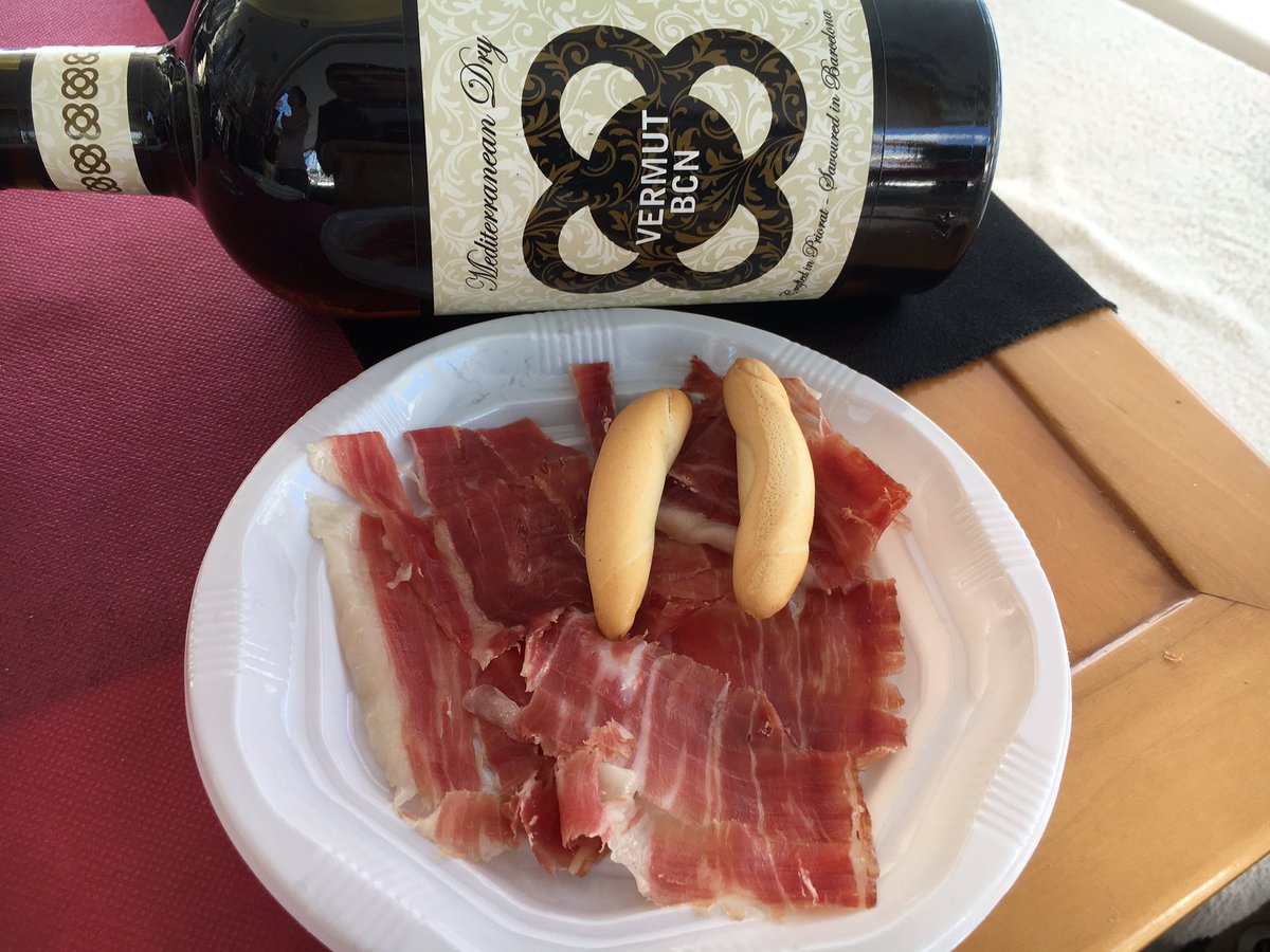 BlogHedonista's tweet photo. #jamoniberico de #bellota y #vermutBCN previo al #marmitako organizado por @GrupoSAGARDI #salonnautico #Barcelona https://t.co/euprs2j6E9