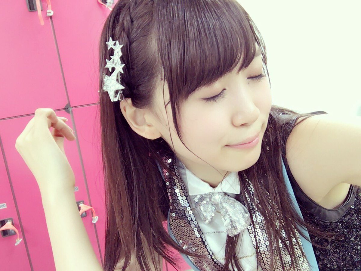 芹澤優 I Ris そして今日はストレートに編み込みカチューシャという王道スタイル 頭の星がキラキラでした