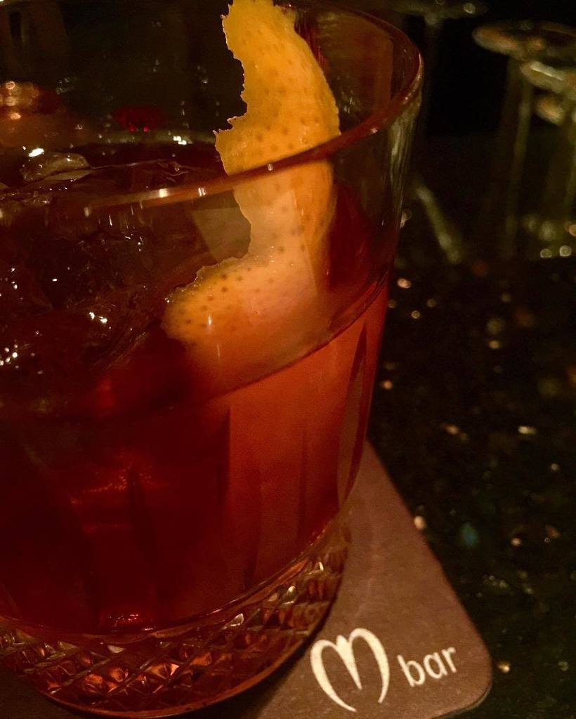 KWSKAN's tweet photo. #NightCap #HandCrafted #Aged #Negroni #Bar #BarFly #MBarHK @ElaineLai10 @Mo_HKG #DiamondIc… https://t.co/uV54odVEaE https://t.co/kjsXzB0vXo