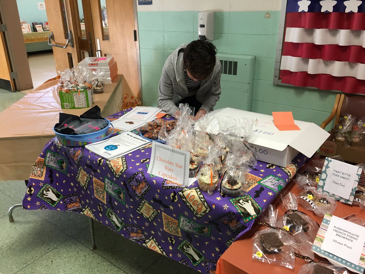 kajwps's tweet photo. Bring your appetite! Bake Sale!#WilmingtonMA #PumpkinFair https://t.co/BRjENg95Nq