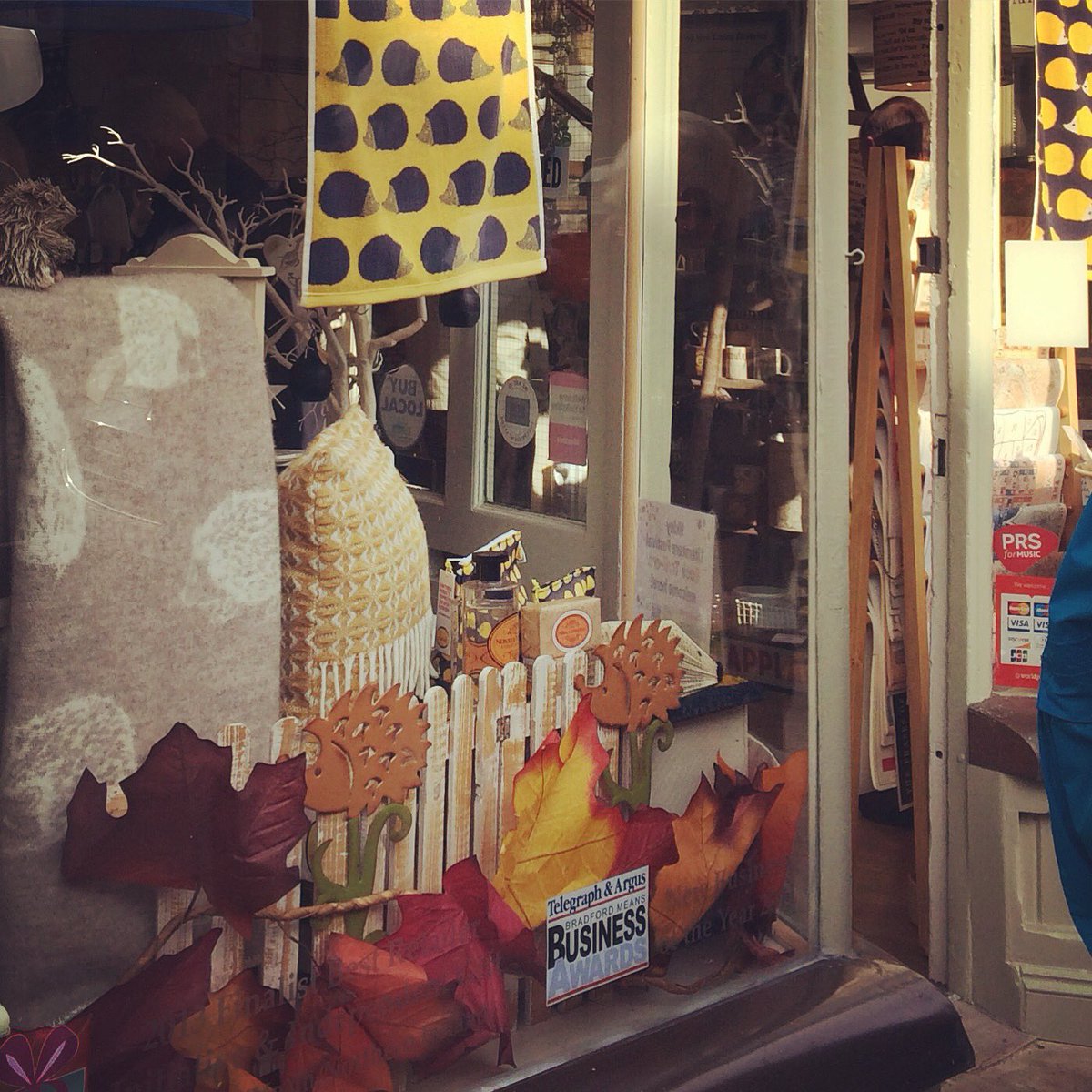 Dropped orders off at <a href="/NorasIlkley/">Nora's - Ilkley</a> &amp; fallen in love with their GORGEOUS window. #Autumn #autumncolours #shoplocal #ilkley #supportindiebiz