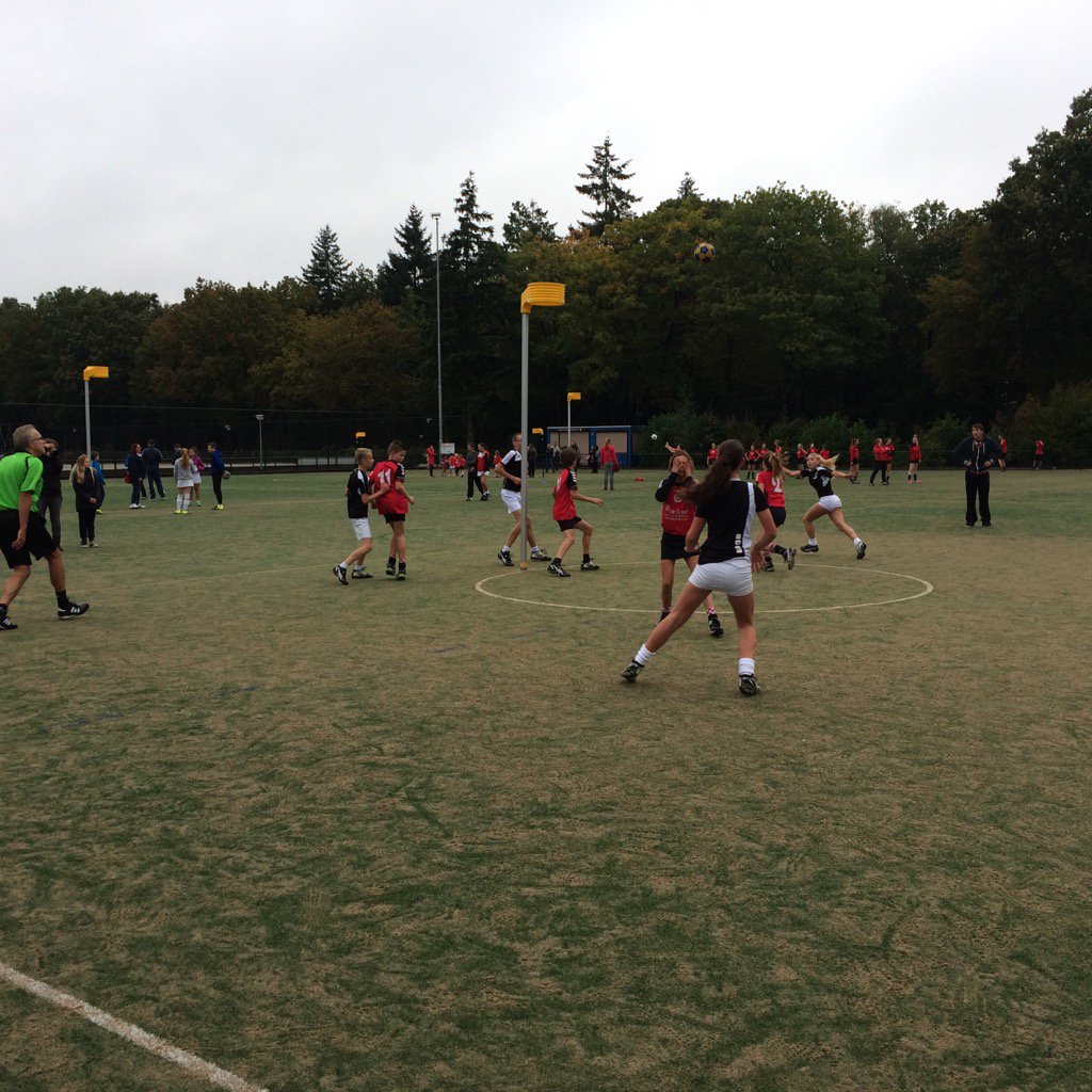 theos70's tweet photo. Off-day @MerwedeKorfbal C1. 10-7 verlies tegen @kvDSC C1. #rugrechten #opnaardezaal https://t.co/NNeU9oXGR3
