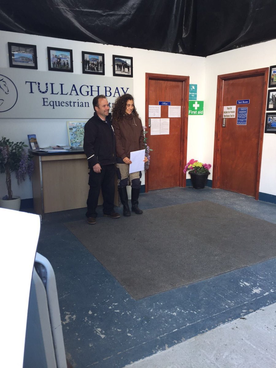 agrariofirenze's tweet photo. @EUErasmusPlus #Irlanda premiazione dei nostri studenti a #Tullagh Bay. Lo stage di #alternanzascuolalavoro si è concluso @Buonalternanza https://t.co/PQR74Pr2An
