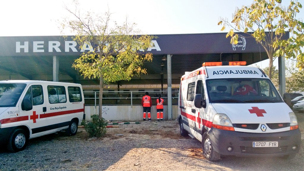 juandecarrillo's tweet photo. Para tu seguridad y tranquilidad #preventivoscruzroja. Hoy en Juegos Hipicos Infantiles. @CruzRojaCordoba https://t.co/uvVfnjSZKd