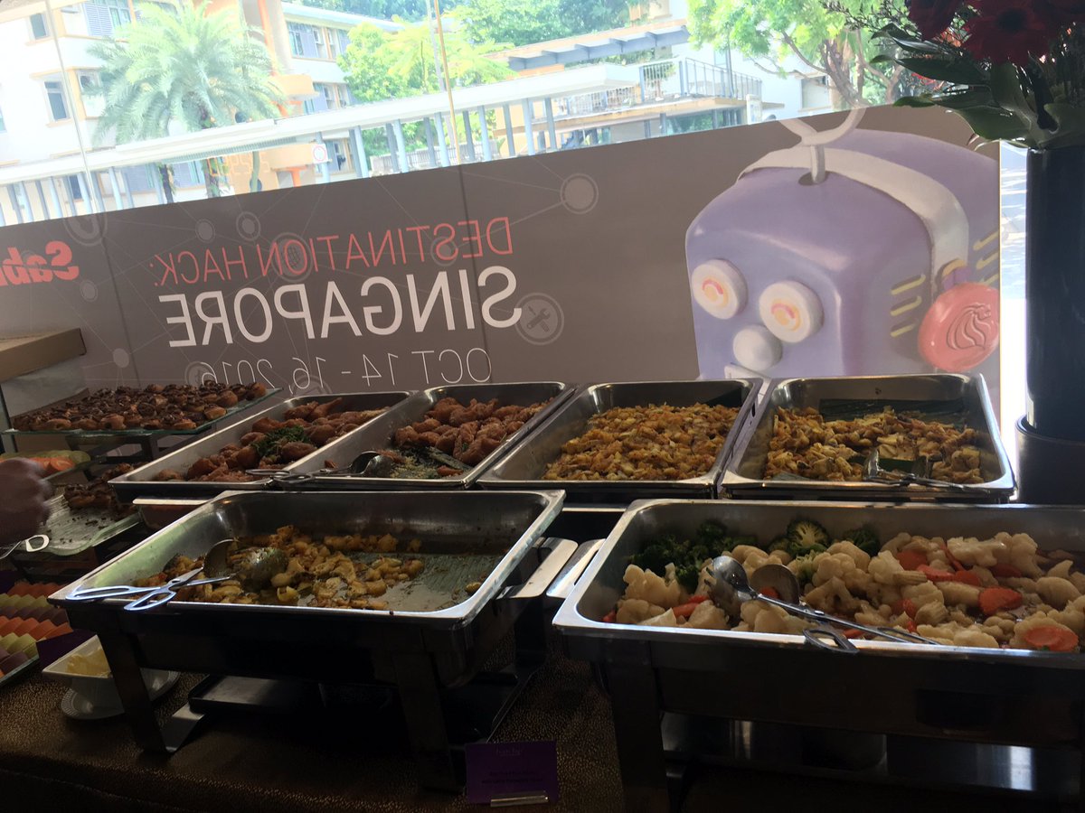 poihierro's tweet image. this is how food should be served during hackathons! 😍#DestinationHack #lifeatexpedia