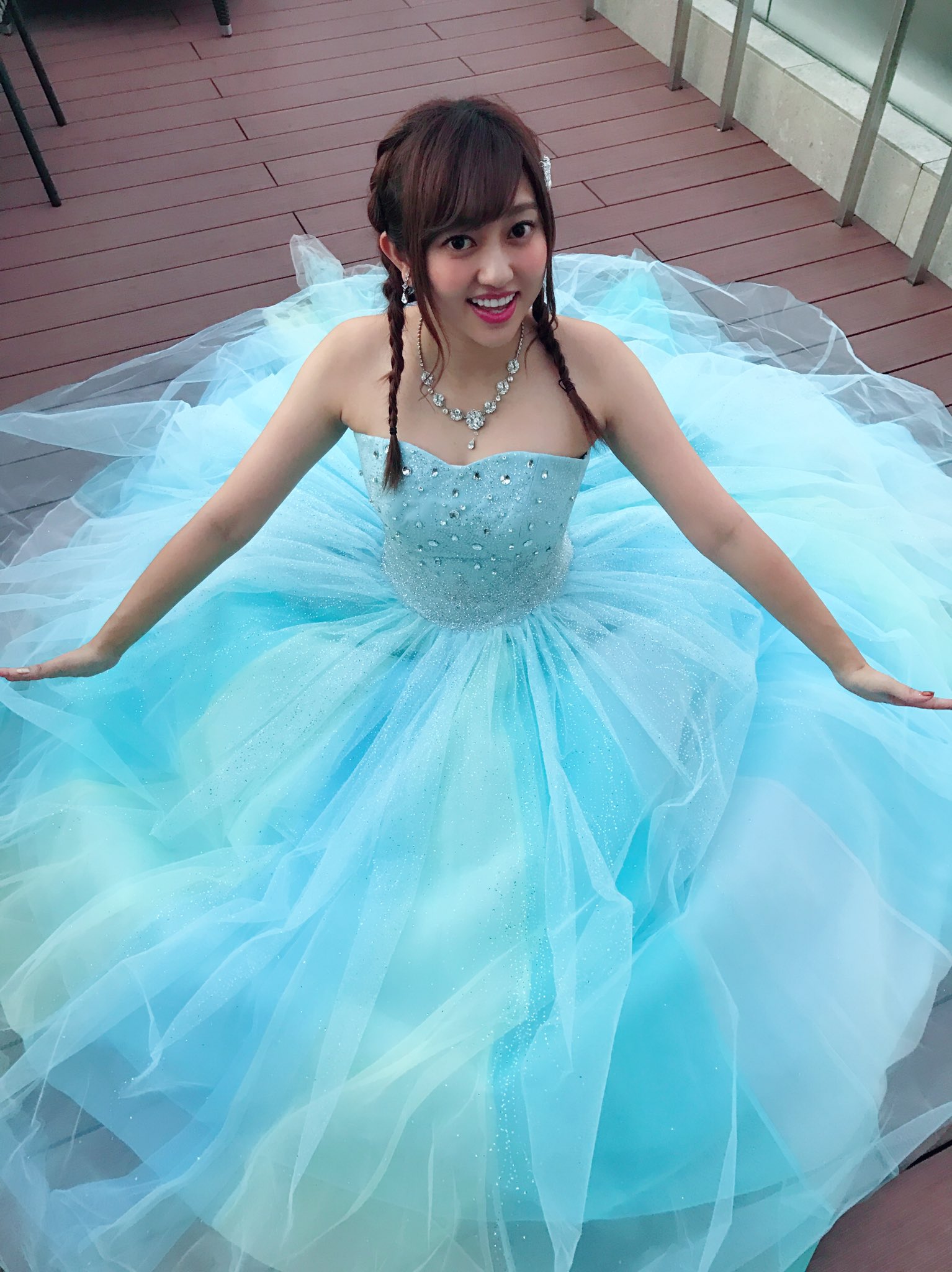 菊地亜美 Twitter પર 10周年 誕生日イベント終わりました 来てくださった皆さんありがとうございました 懐かしい人沢山いた 笑 チェキの時は 事務所の先輩吉川ひなのさんプロデュースの可愛すぎなドレスを着させて頂きました またブログ書きます