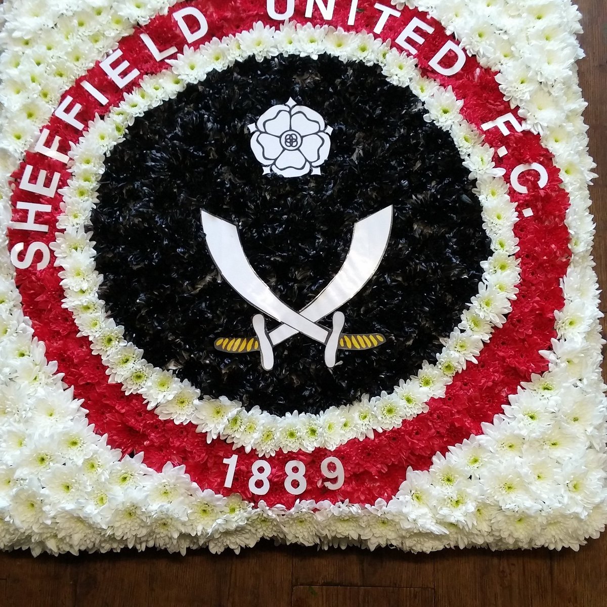 TheFGFlorist's tweet photo. Personal funeral tributes available THE FLOWER GARDEN FLORIST.  90 ABBEYDALE ROAD SHEFFIELD S7 1FF. tel. 0114 2587007. https://t.co/yAMoKM38Ln