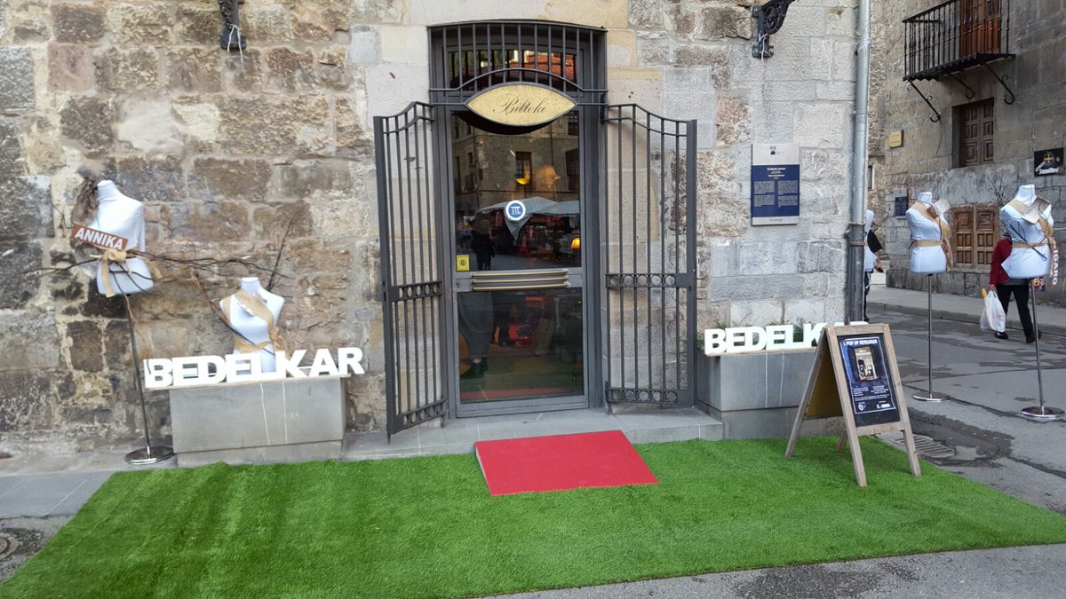 AnnikaModa's tweet photo. Ya estamos en marcha.
Hoy pop un en bergara. Muchas sorpresas
#bergara #moda #otoño https://t.co/oR5qxDwIVK