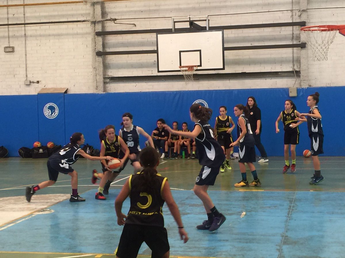 BasketAlmeda's tweet photo. #PartitDestacat @CNSBasquet - #M1F @BasketAlmeda Al descans les locals agafen una mica d'avantatge https://t.co/AaNyk1aZVn