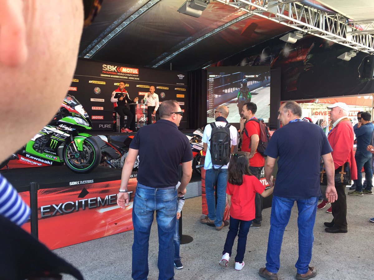 WorldSBK's tweet photo. We've found someone who will be using #GoMercado 🙌
@TatiMercado36 has support from local fans and his girlfriend at the Paddock Show https://t.co/jC71fpbngp