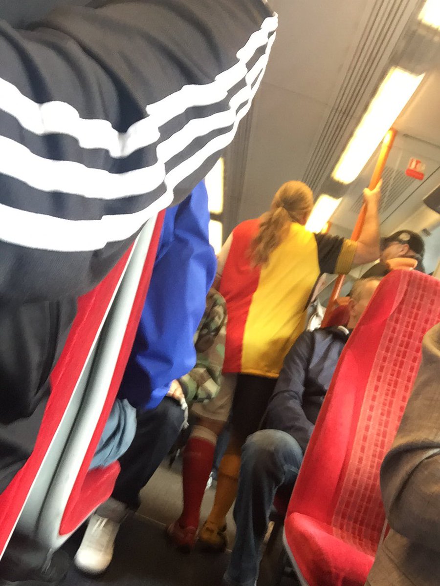 doddsy35's tweet photo. Going Whufc v pal + this arsenal fan is a #fullkitbanker half and half noooo share if u r laughing@theawayfans @westhamtransfer @WestHamUtd https://t.co/YCLV95ugQW