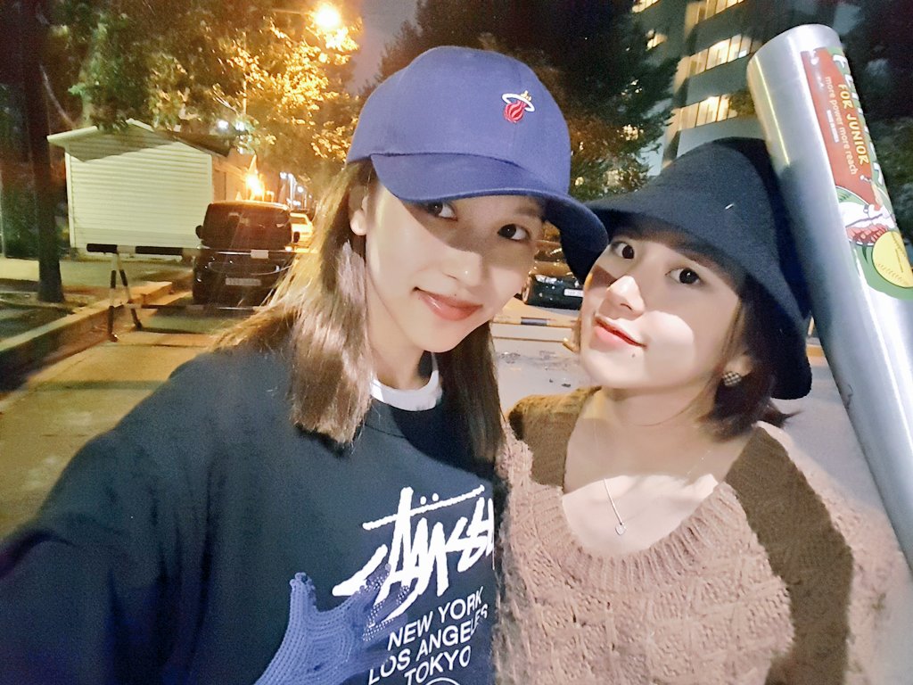 TWICE tweet media