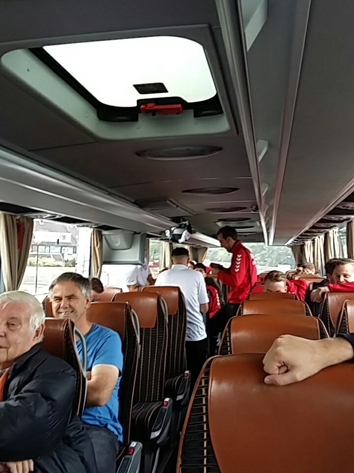 Spelers bus docos onderweg naar HVC 10