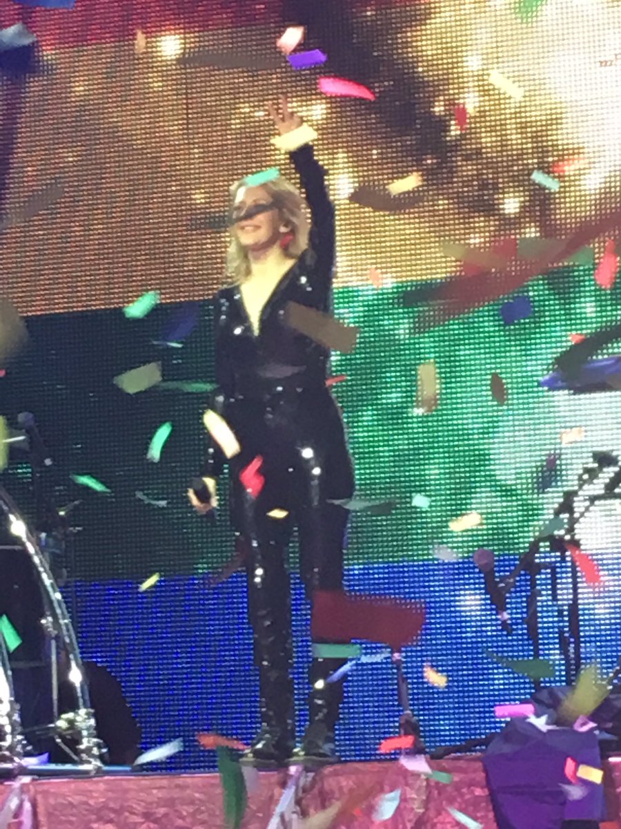 HandsTiedChloeX's tweet image. @elliegoulding AND the gayfetti 
❤️💛💚💙💜💗