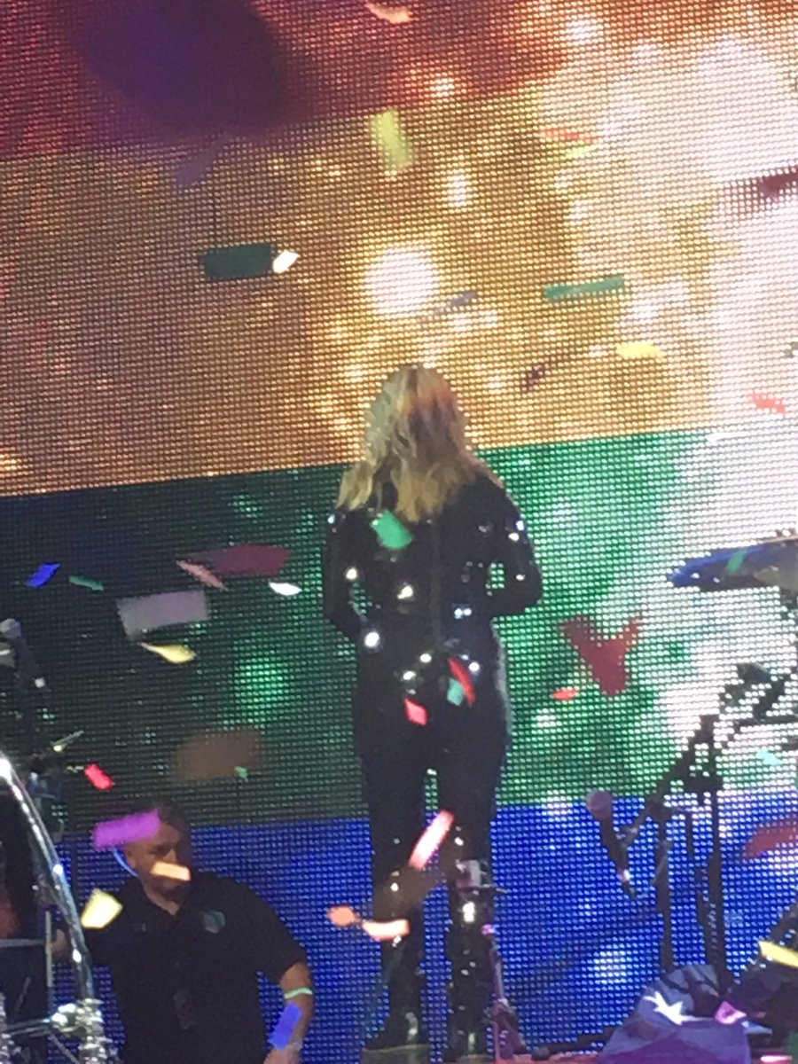 HandsTiedChloeX's tweet image. @elliegoulding AND the gayfetti 
❤️💛💚💙💜💗