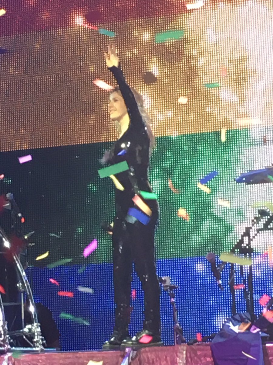 HandsTiedChloeX's tweet image. @elliegoulding AND the gayfetti 
❤️💛💚💙💜💗