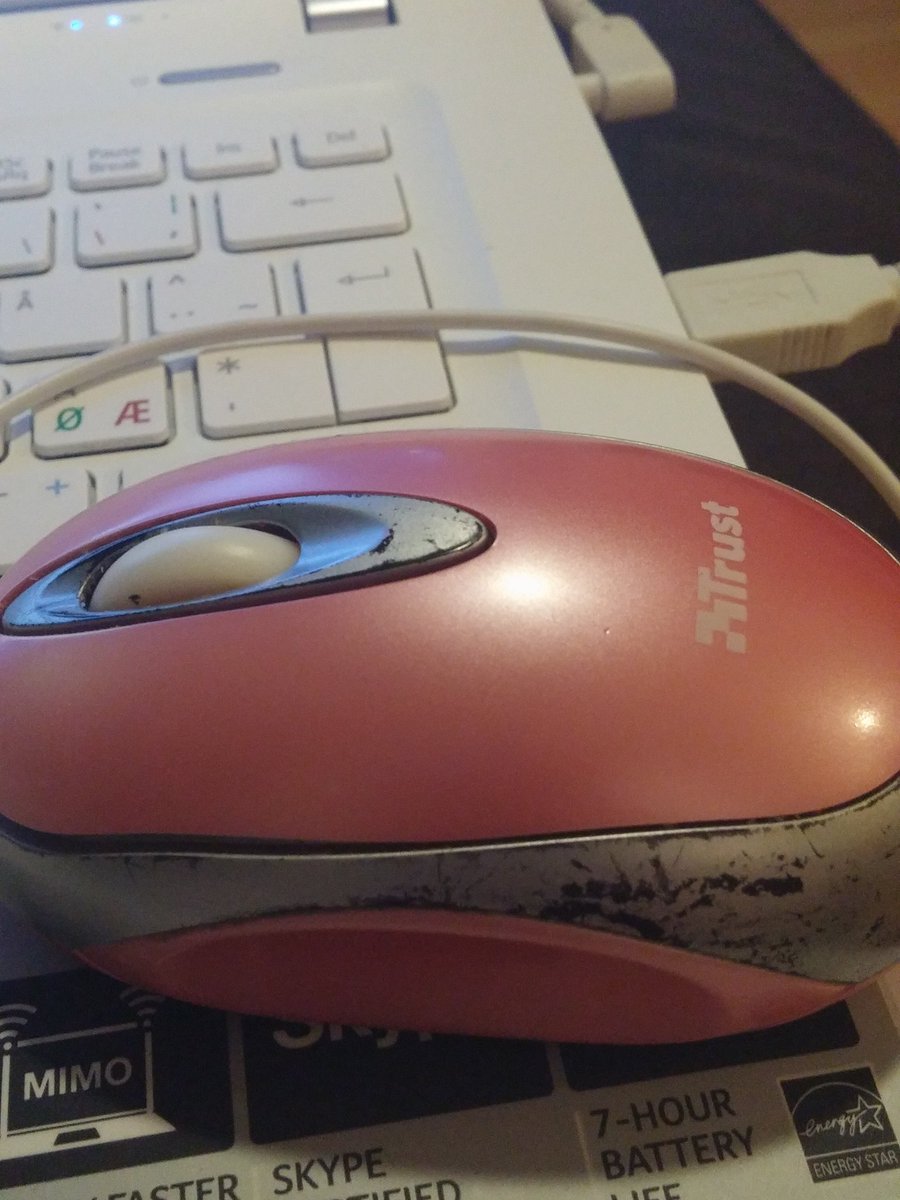 ImmonenPasi's tweet photo. Minun reppana pinkki hiireni, haluaako joku silittää sitä? #elektroniikka @Gigantti @Verkkokauppacom https://t.co/igN5odTvr3
