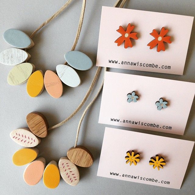 CraftLeeds's tweet photo. Starting to think about #christmas? We've lightened the load by putting together a #giftguide on our Facebook page https://t.co/iv3BlgJ3nL https://t.co/VzP1PKXuOu