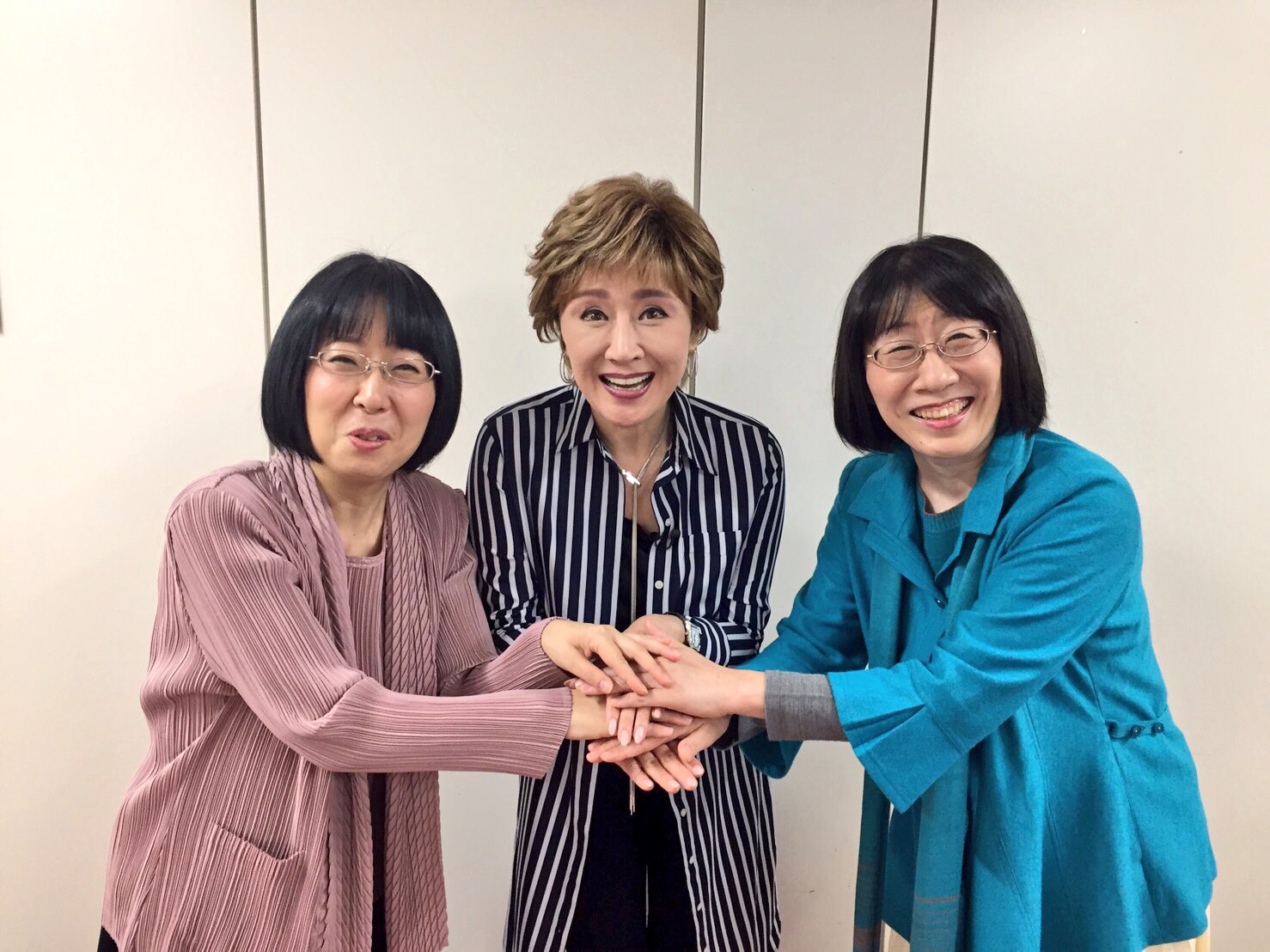 阿佐ヶ谷姉妹 ワタナベエリコ 超ハマる 爆笑キャラパレード で あの小林幸子さんとにんじゃばんばんでコラボさせて頂きました 里江と佐知子と幸子のコラボ ラスボスの歌 素晴らしかった 手を繋いで頂いたのですが お別れしてからも手からいい匂い