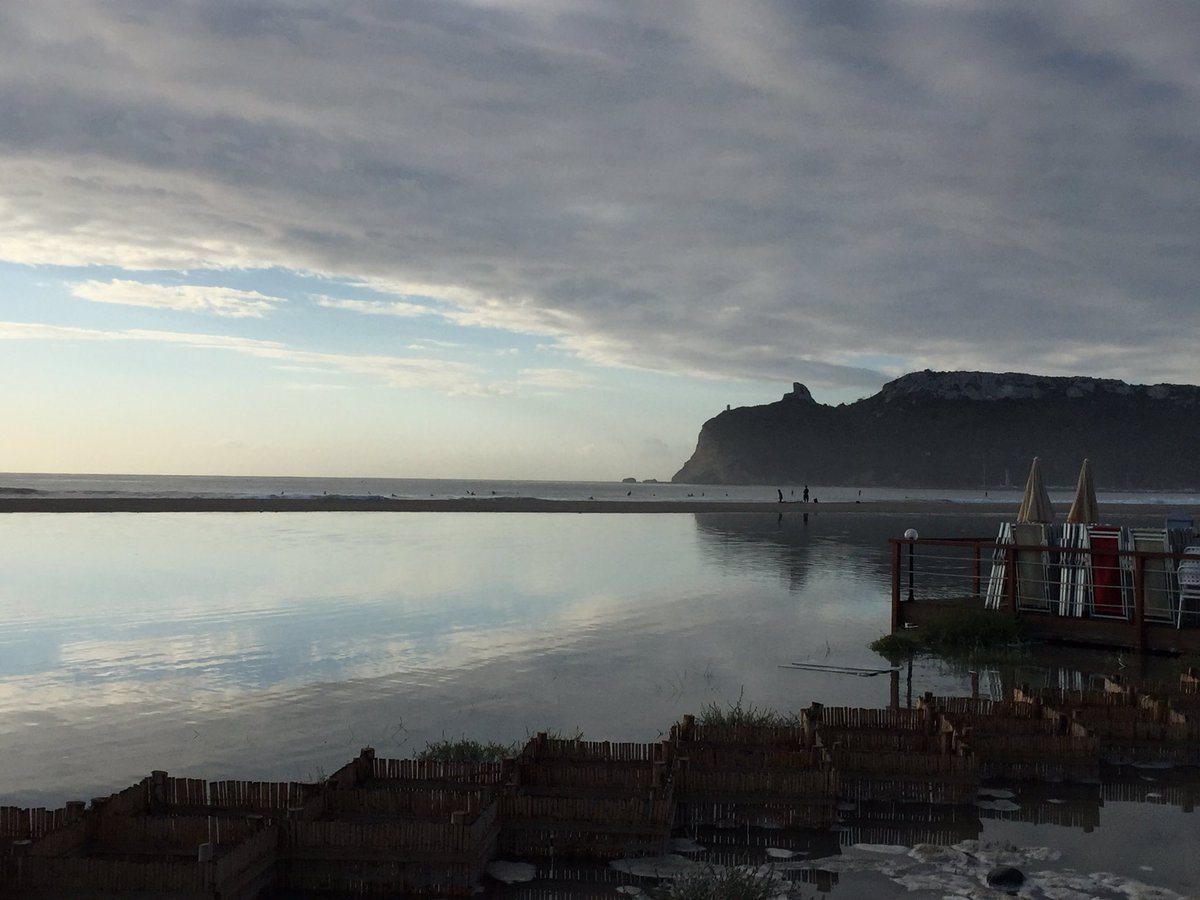 MimmoContu's tweet photo. Dopo la mareggiata di questi giorni riaffiora la spiaggia del Poetto, stamattina alle 8......... https://t.co/YO7cLjjQzi