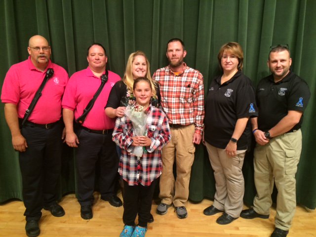 MassDFS's tweet image. Rutland Fire honored a #SAFEProgram #YoungHero Wed. 9-year old girl saved her mother during med. emergency. ow.ly/8aJx305c6GX
