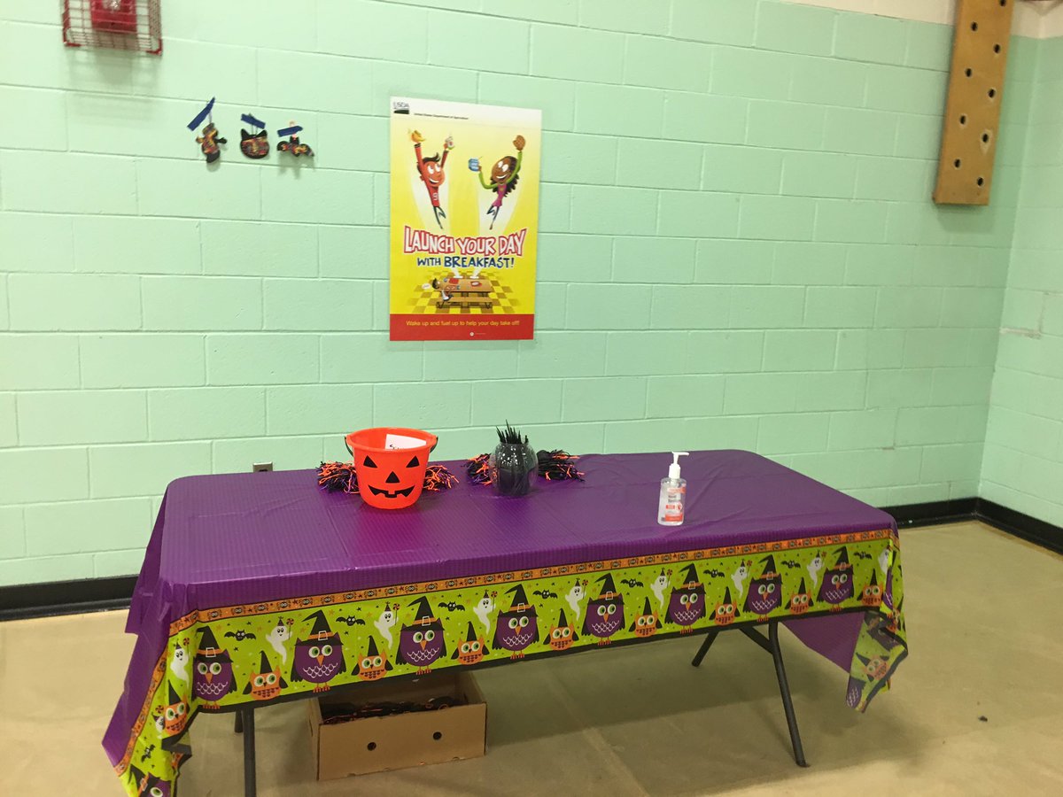 kajwps's tweet photo. The Halls are ready and so are the crafts!#WilmingtonMA #PumpkinFair https://t.co/Sfc8IMBDyW
