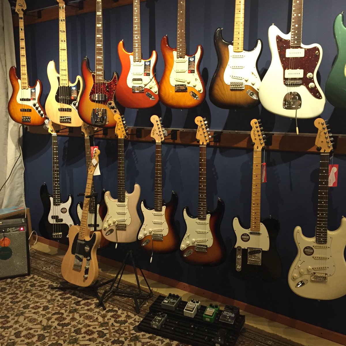 PietGuitars's tweet photo. Nieuwe aanvoer.... #gitaarwinkel #Arnhem https://t.co/4m7vi9Wqg8
