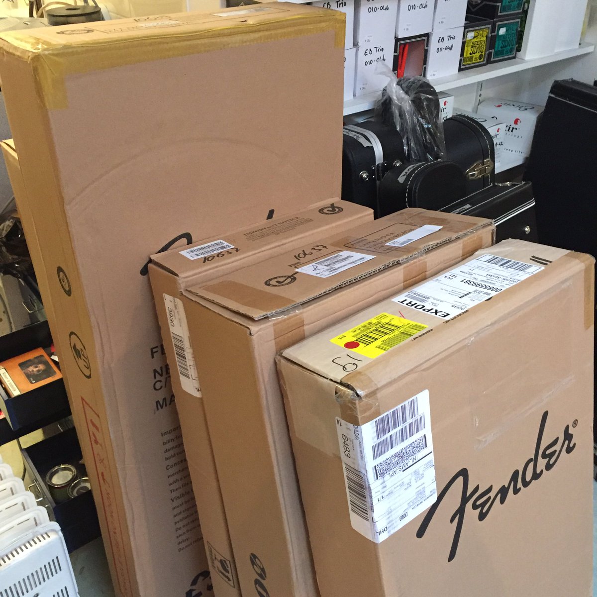 PietGuitars's tweet photo. Nieuwe aanvoer.... #gitaarwinkel #Arnhem https://t.co/4m7vi9Wqg8