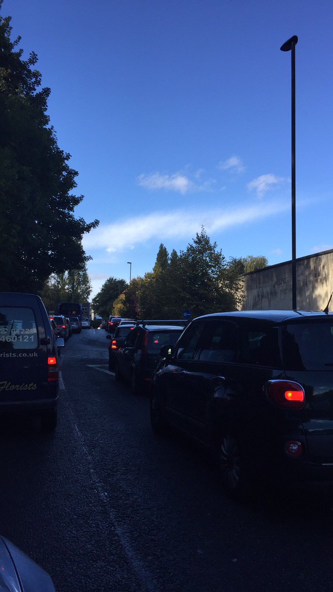 Ovonarx's tweet photo. Traffic out of control @BathChron #bathtraffic https://t.co/6WGqXFA50r