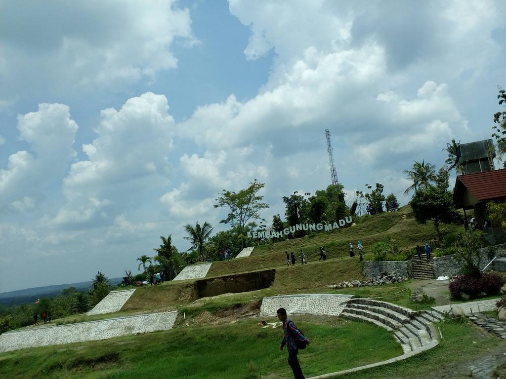 Bebanggi8's tweet photo. lembah gunung madu #boom https://t.co/0R2iyl2WY8