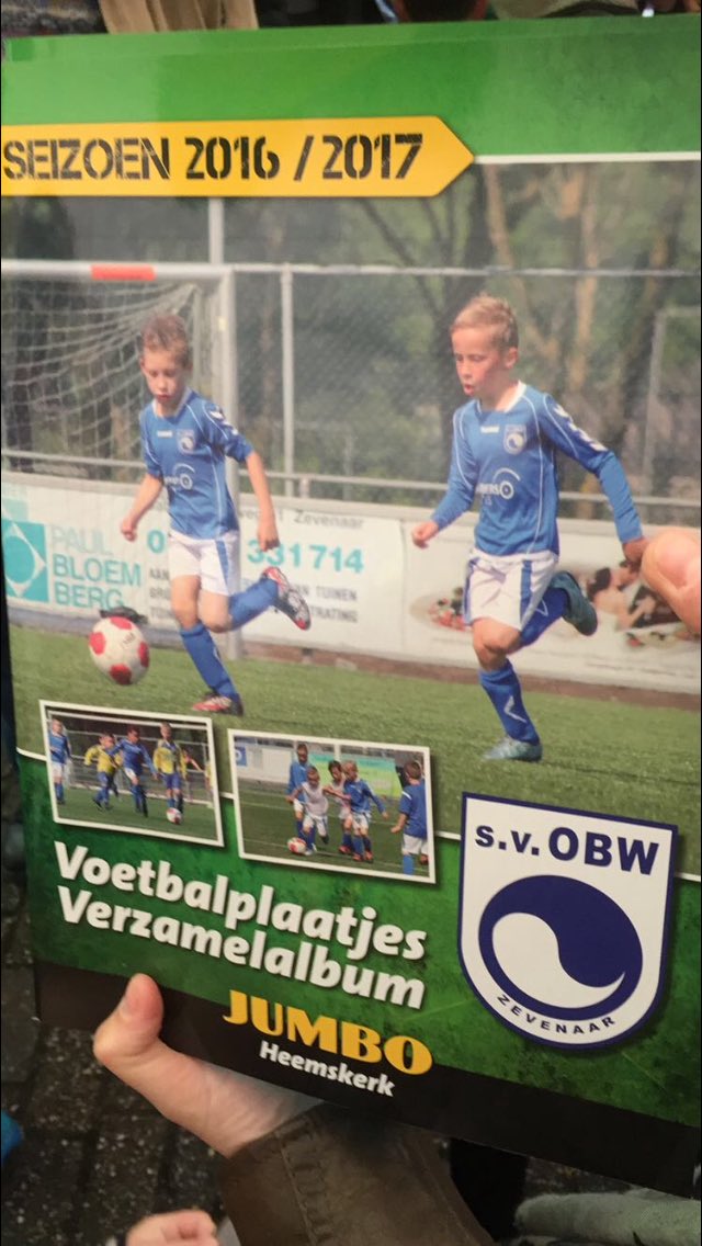 suusE15's tweet photo. Trots!! Op de cover van HET voetbalboek @OBWZEVENAAR @JumboSupermarkt #Zevenaar https://t.co/ClyiWPpE6D
