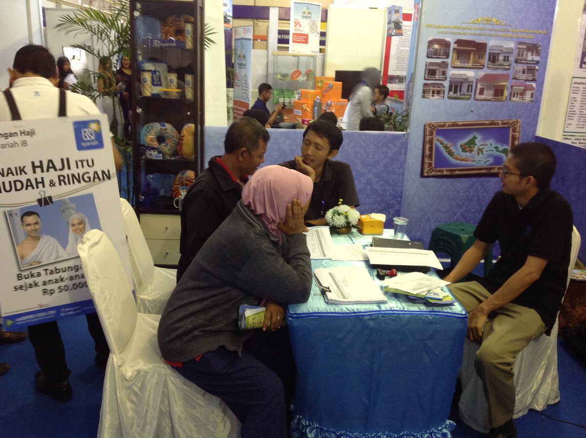 ayuresti88's tweet photo. Yuk datangi stand kami @BRISyariah  KC banyuwangi di gasibu blambangan, pameran rumah rakyat 2016 #infobris #infobrisyariah #eventbrisyariah https://t.co/nLNgrrWuP0